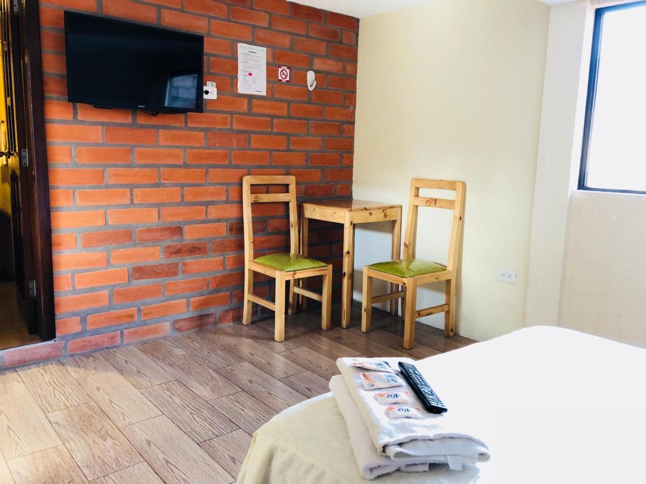 Hostal Monte Carmelo บาญอส ภายนอก รูปภาพ